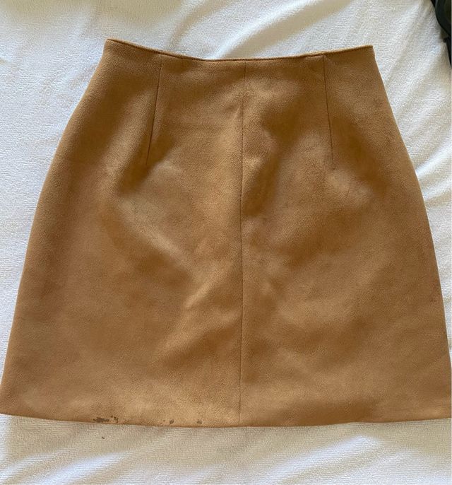 falda corta con botones