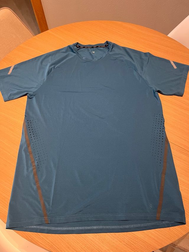 Camiseta deportiva azul