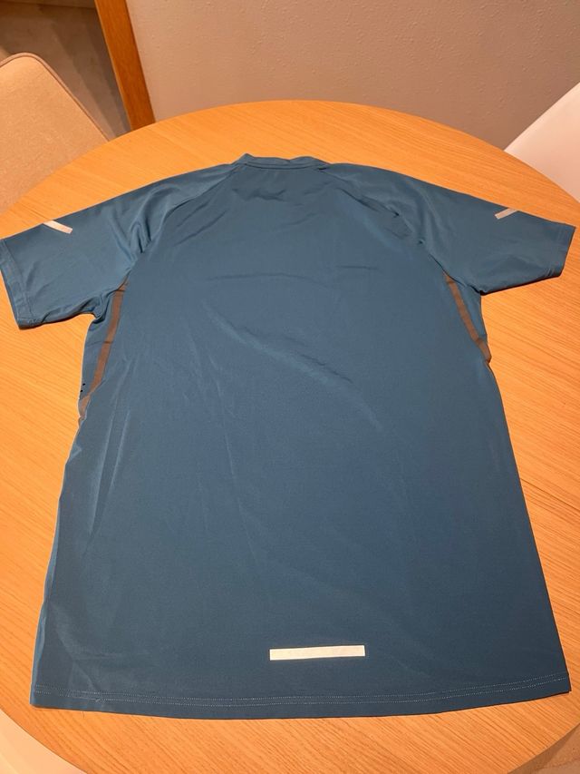 Camiseta deportiva azul