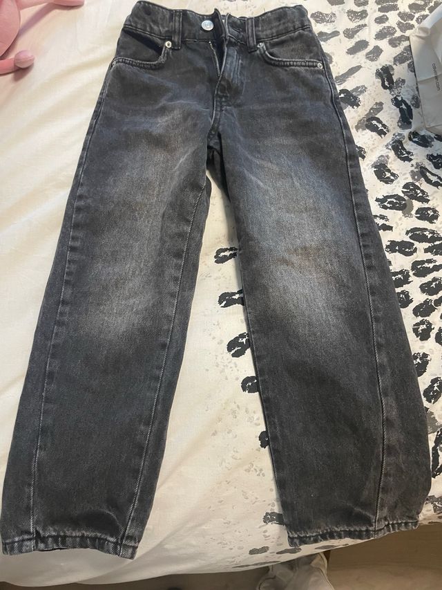 Pantalón vaquero niño gris oscuro. talla 7