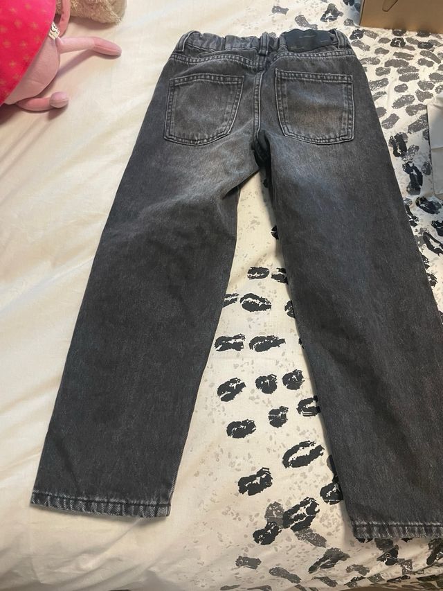 Pantalón vaquero niño gris oscuro. talla 7