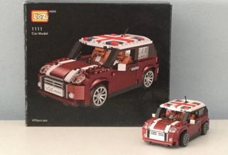 Coche deportivo de construcción con minipiezas