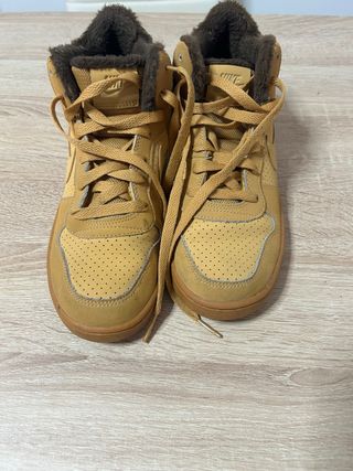 Zapatillas Nike altas marrones y beige