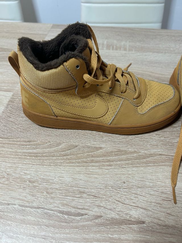 Zapatillas Nike altas marrones y beige