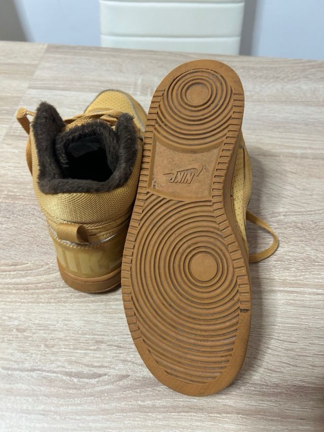 Zapatillas Nike altas marrones y beige