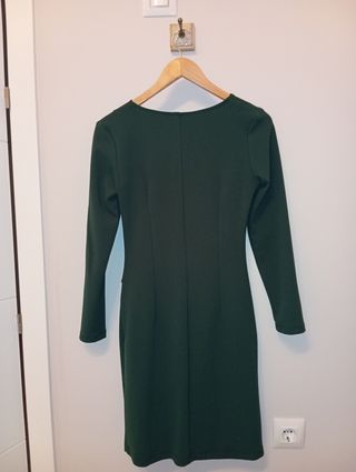 Vestido verde cruzado con drapeado