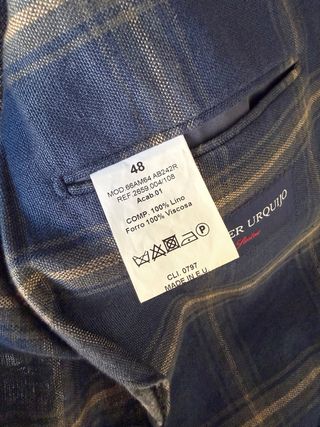 Americana de lino a cuadros de Lander Urquijo