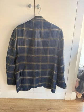 Americana de lino a cuadros de Lander Urquijo