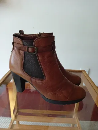 Botín piel camel hebilla y cremallera