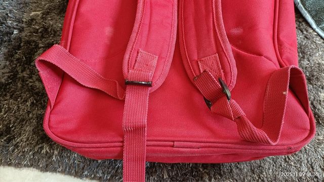 Mochila Faraway roja y gris.