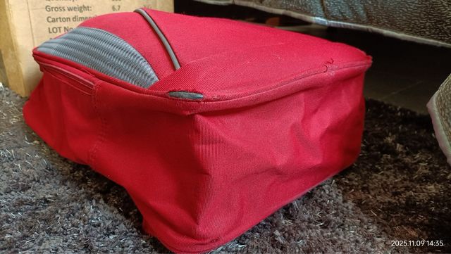 Mochila Faraway roja y gris.