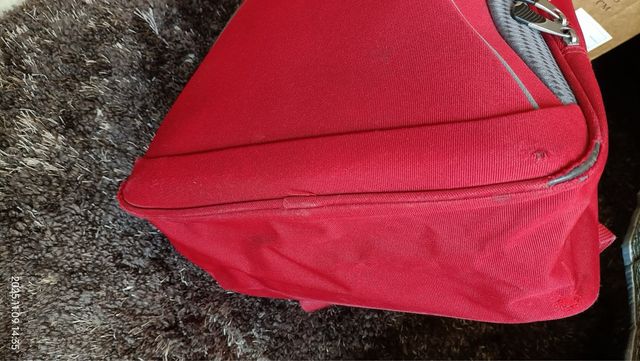 Mochila Faraway roja y gris.