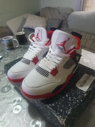 Zapatillas Jordan Rojas y Blancas