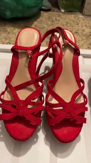 Sandalias rojas de tiras