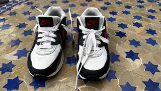 Nike Air Max Blancas Rojas y Negras  talla 30