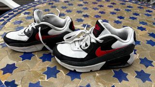 Nike Air Max Blancas Rojas y Negras  talla 30