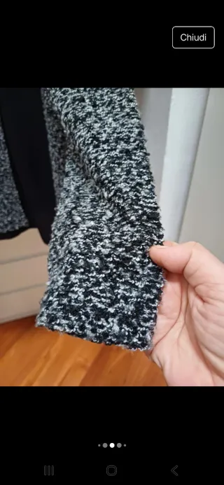 Blusa elegante con bottone gioiello