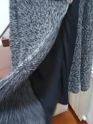 Blusa elegante con bottone gioiello