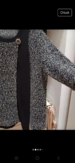 Blusa elegante con bottone gioiello