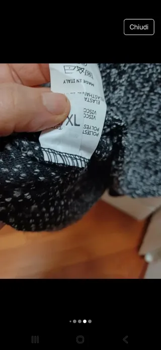 Blusa elegante con bottone gioiello