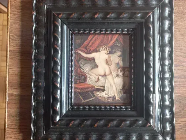 Lámina chica semidesnuda enmarcada