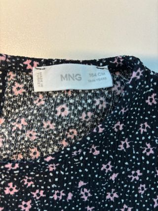 Camiseta Mango flores negra y rosa Talla 13-14