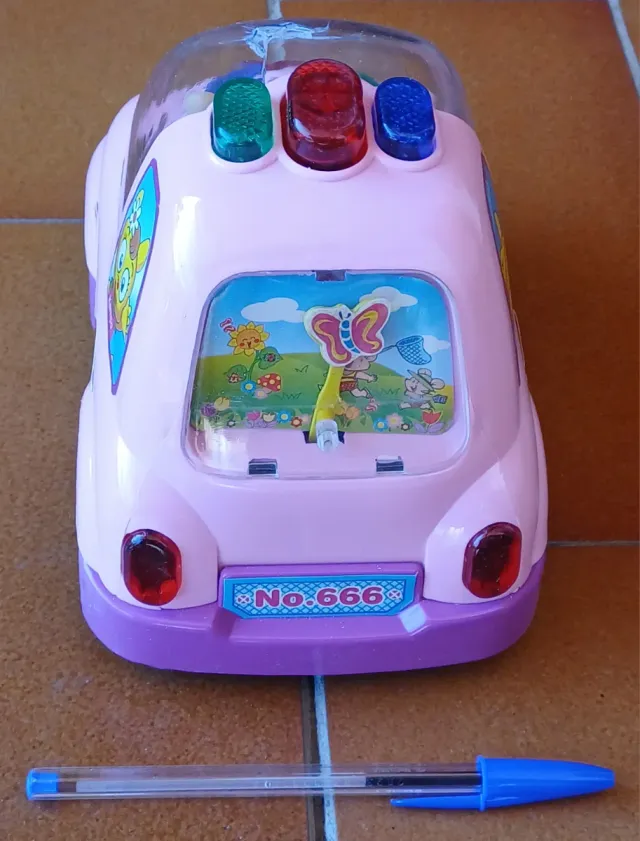 Coche juguete con música