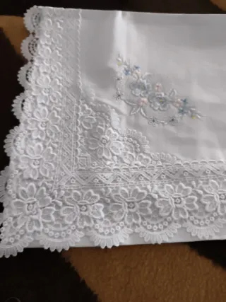 Juego sábanas bordadas y encaje