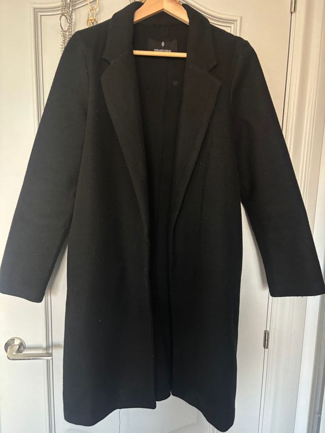 Abrigo Negro Stradivarius Talla S