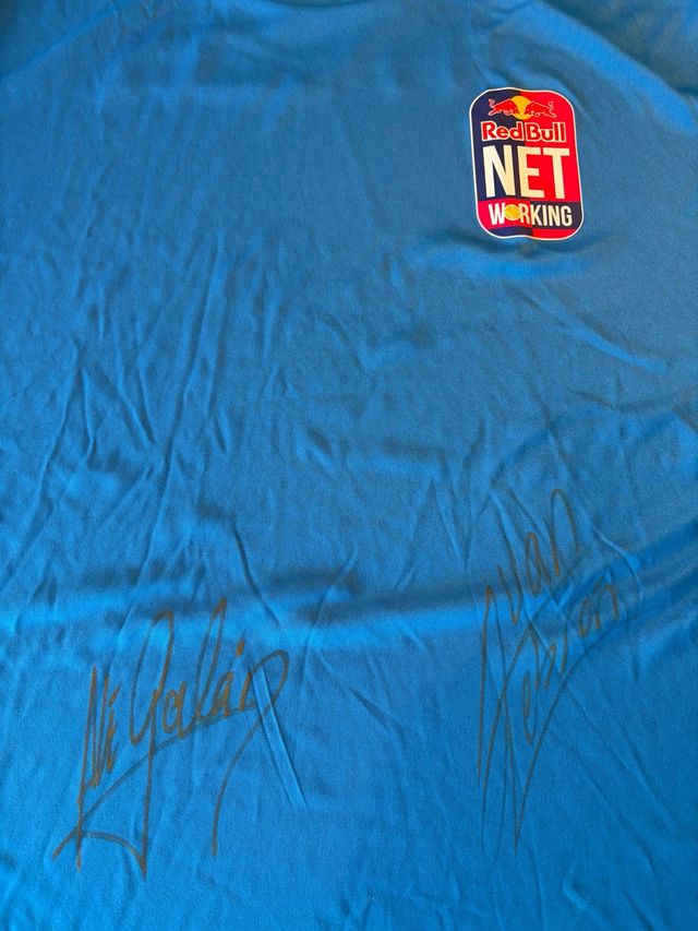 Camiseta Red Bull Firmada Lebrón y Galán