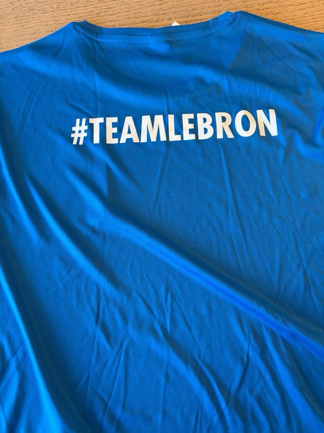 Camiseta Red Bull Firmada Lebrón y Galán