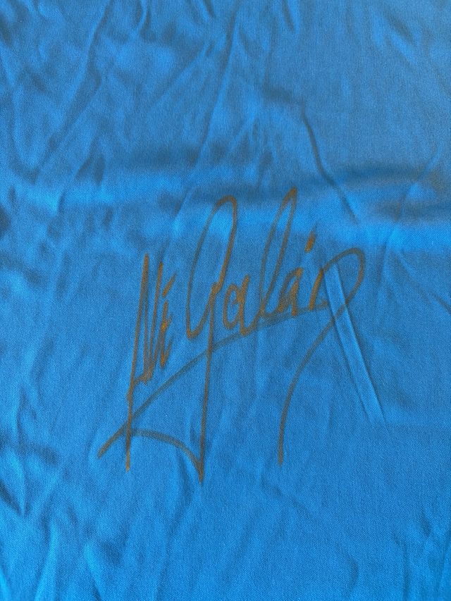 Camiseta Red Bull Firmada Lebrón y Galán