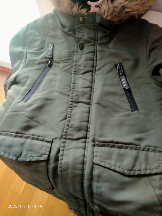 Chaqueta verde forro pelitos talla 5 años