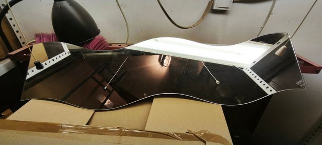 Espejo decorativo ondulado y cristal mesa de color