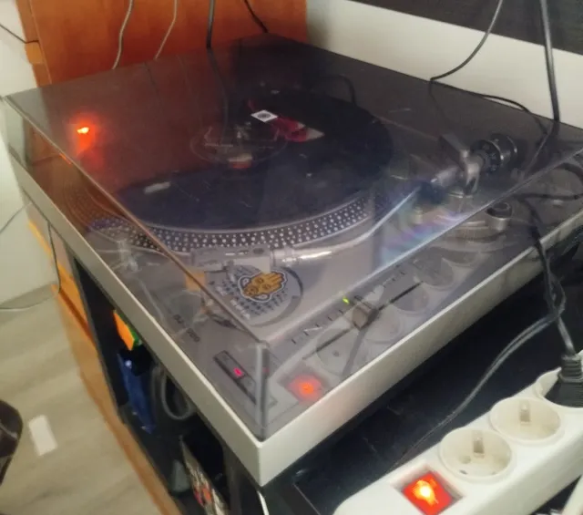 2 Platos Tocadiscos Giradiscos y Mesa de Mezclas