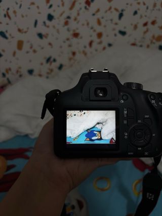 Cámara Canon EOS 4000D Negra