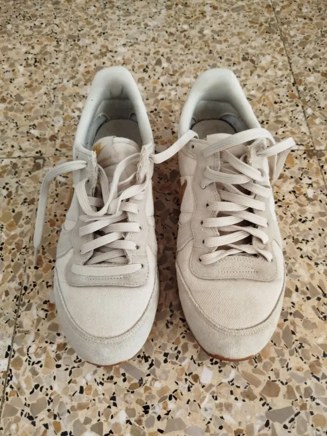 Zapatillas Nike Mujer Beige/Blanco