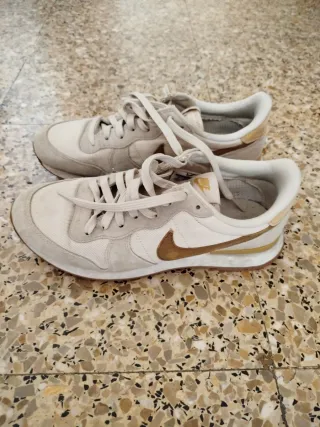 Zapatillas Nike Mujer Beige/Blanco