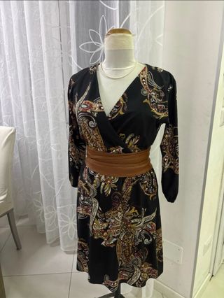 Abito scollo V fantasia paisley