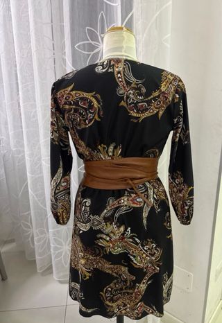 Abito scollo V fantasia paisley