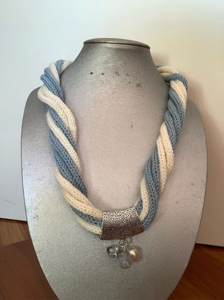 Collana lana Merino multi filo blu e bianca