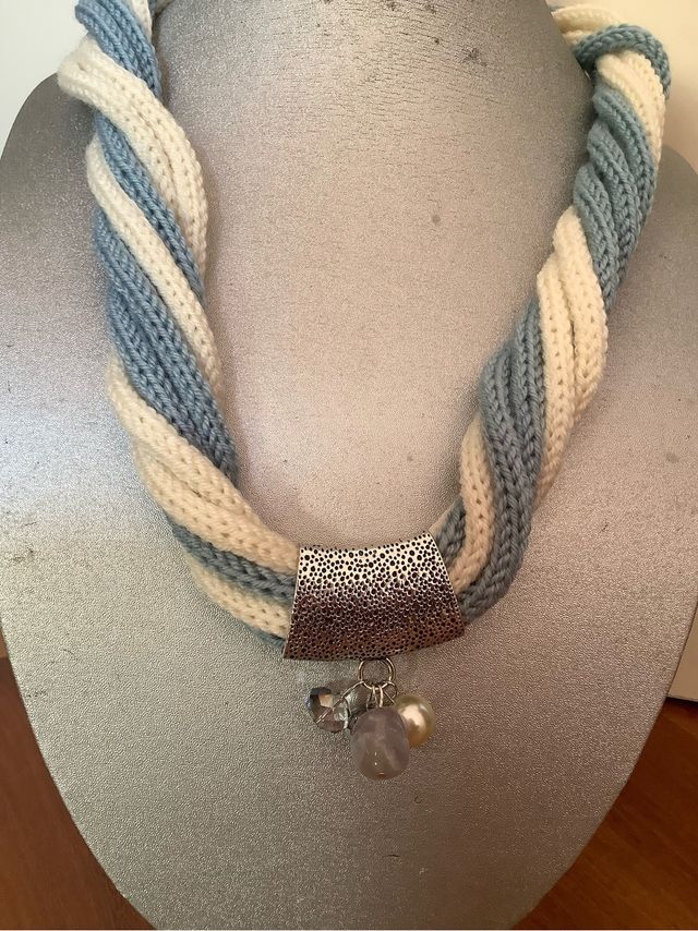 Collana lana Merino multi filo blu e bianca