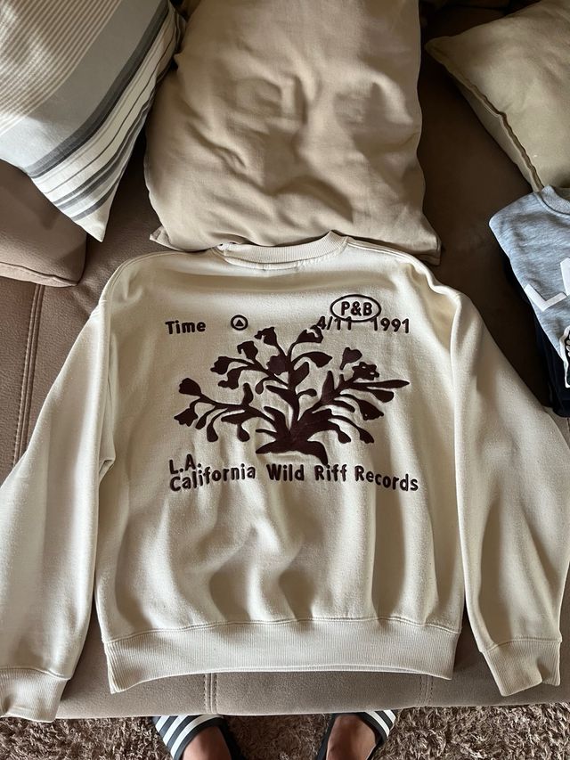 Sudadera beige con estampado