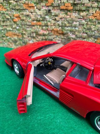 Ferrari Testarossa 1984 – Burago – Escala 1:18
