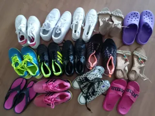 Zapatillas  de varios modelos y tallas... Unidad