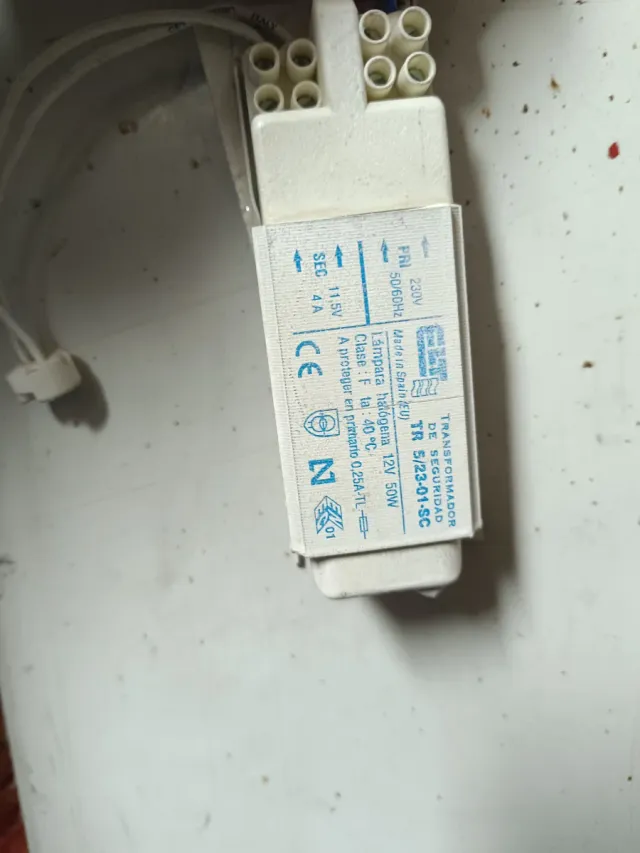 38 Transformadores 230V a 12V + 23 Halógenas 50w