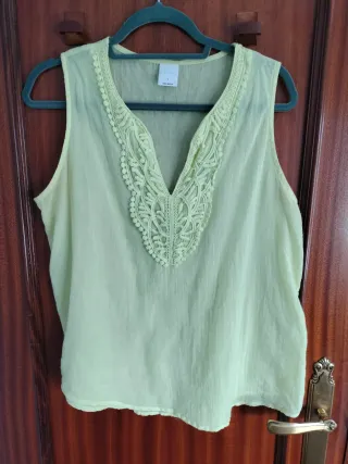 Blusa sin mangas amarillo pastel