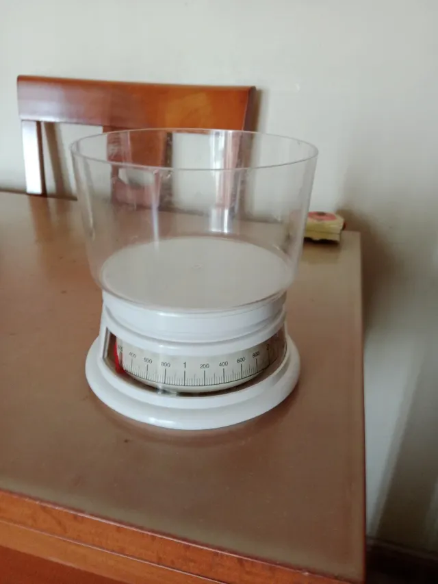 Balanza de cocina con recipiente