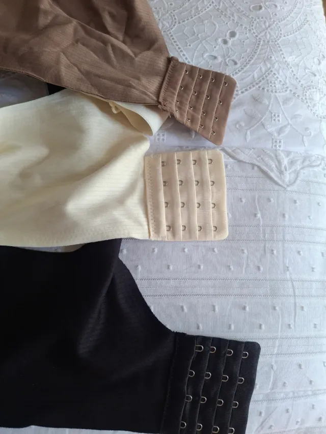 3 Sujetadores XL . Nuevos. 10€ los tres.