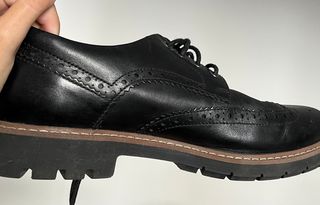 Elegantes zapatos negros de vestir